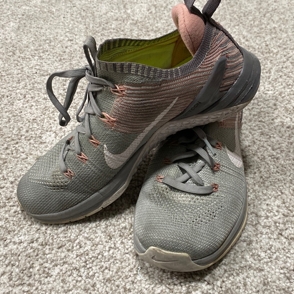 Size 9 Nike metcons